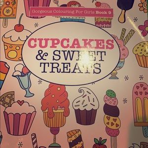 Cupcakes & sweet treats coloring book